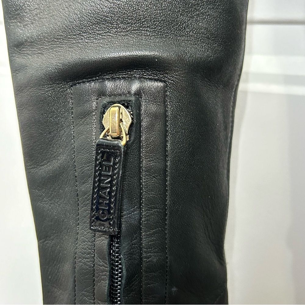 Chanel Black Lambskin Knee-High Boots 2010 Cap Toe Patent Leather CC Logo EU 37 - Picture 5 of 8